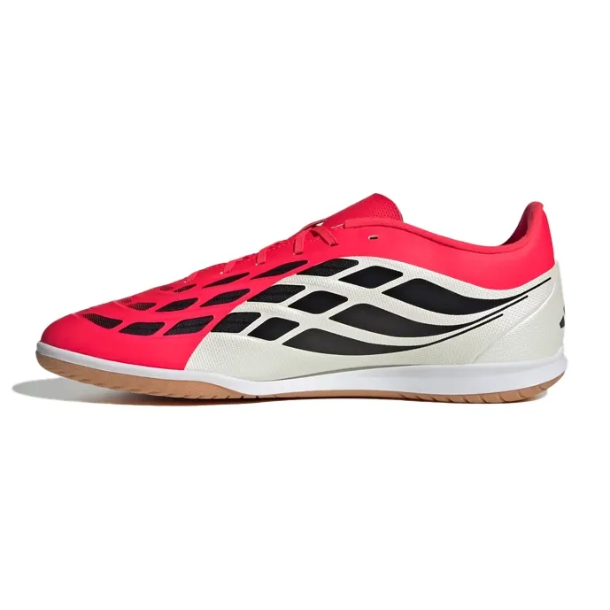 Chuteira Adidas Predator Club vermelha vista lateral com detalhes em preto e branco